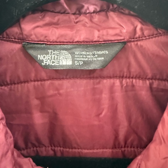 The North Face Women's Who is this Jacket maroon/burgundy small - Picture 7 of 8